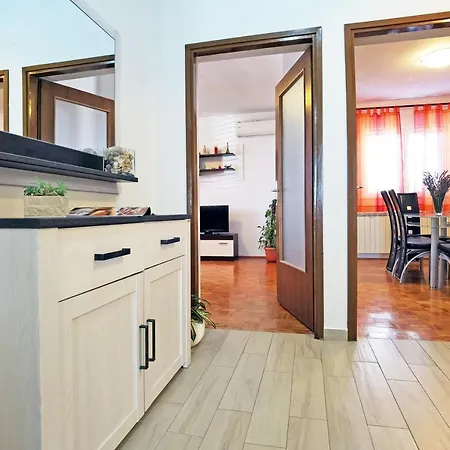 Danijela Apartment *